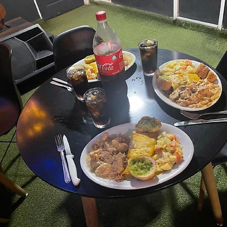 Tiger Hostel Medellin Bagian luar foto