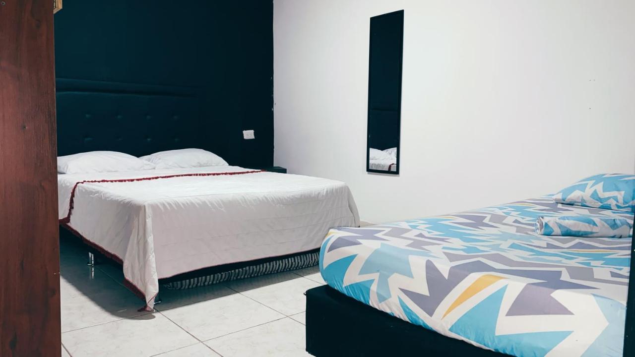 Tiger Hostel Medellin Bagian luar foto