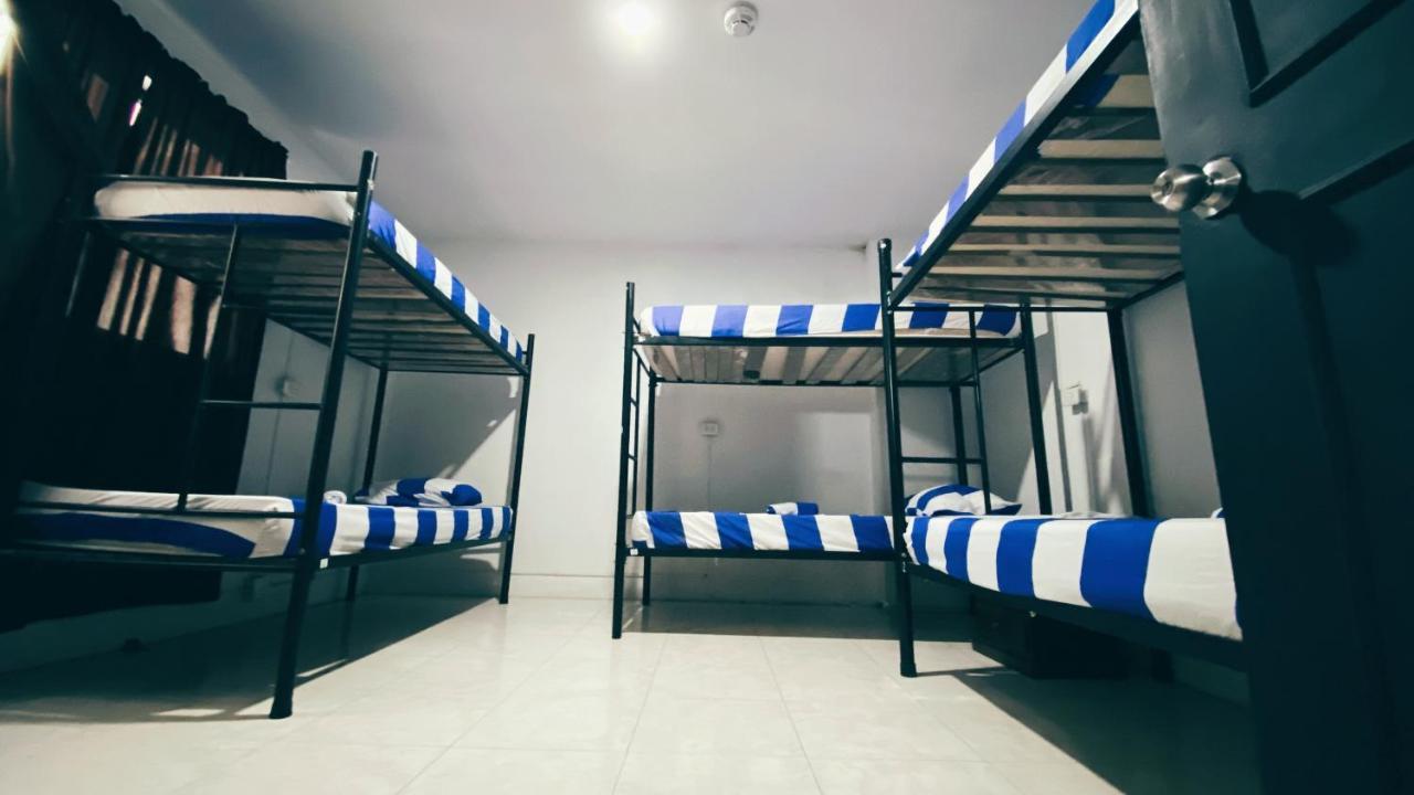 Tiger Hostel Medellin Bagian luar foto