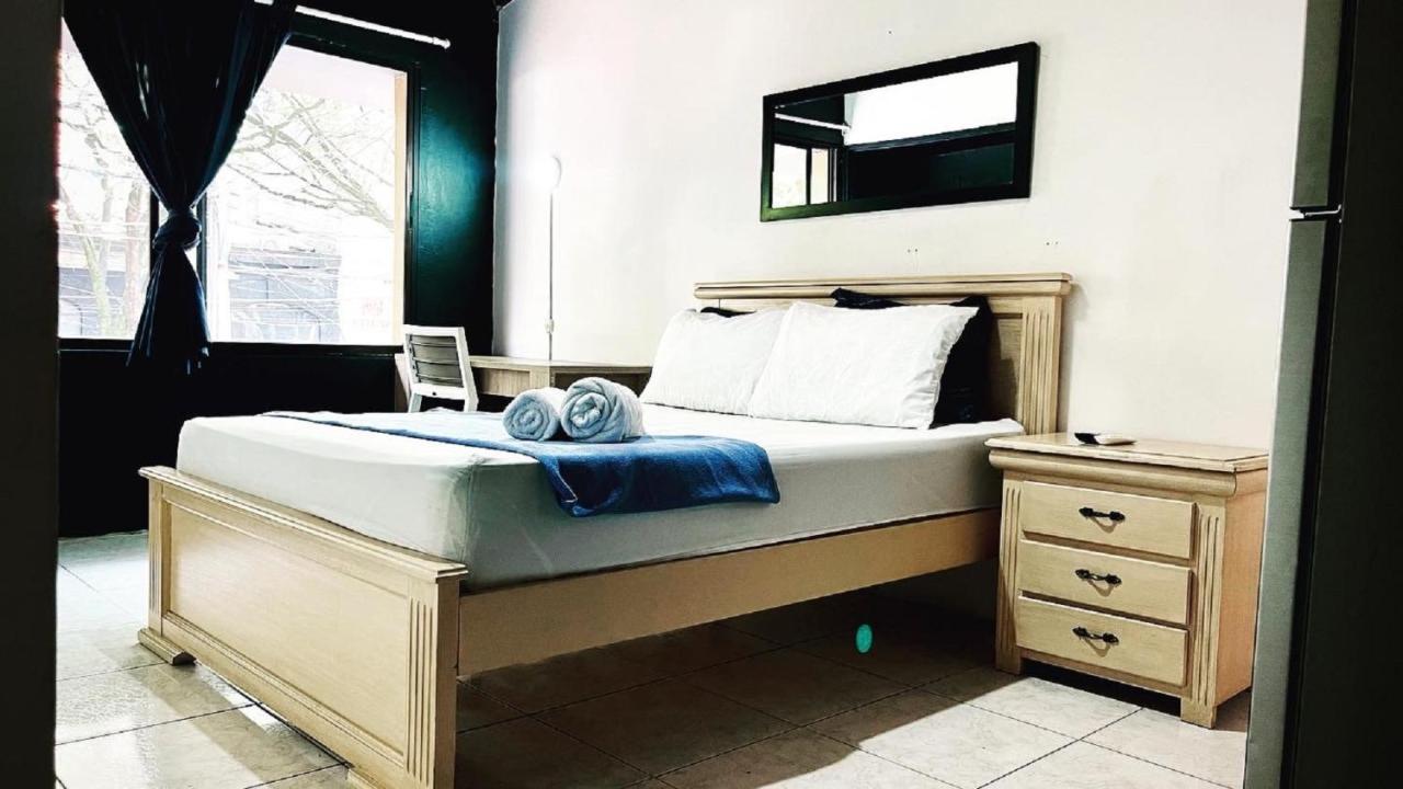 Tiger Hostel Medellin Bagian luar foto