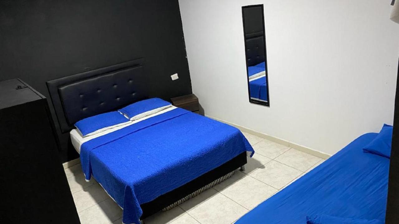 Tiger Hostel Medellin Bagian luar foto