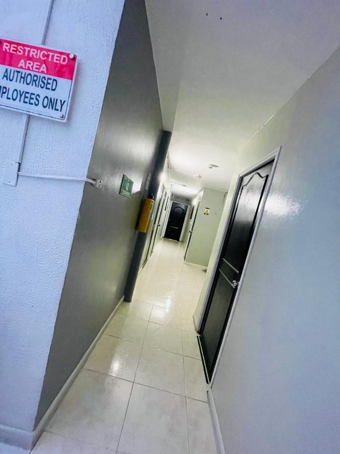 Tiger Hostel Medellin Bagian luar foto