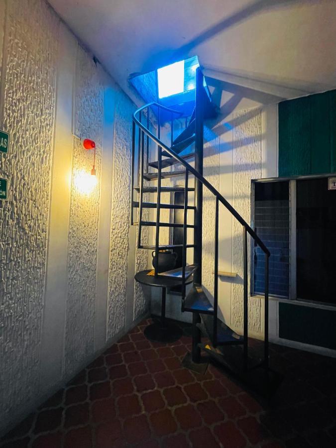 Tiger Hostel Medellin Bagian luar foto